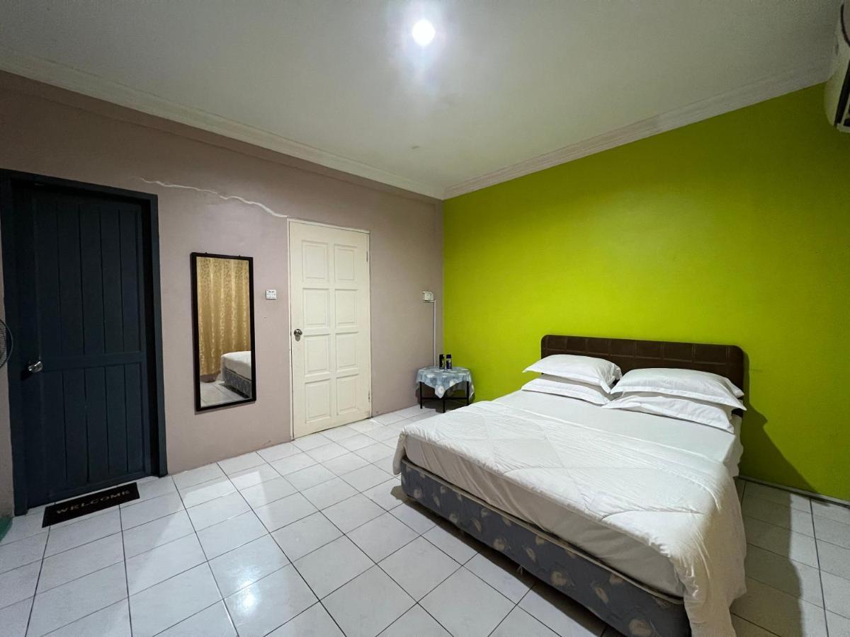 Hanif Homestay Kuching Exterior foto