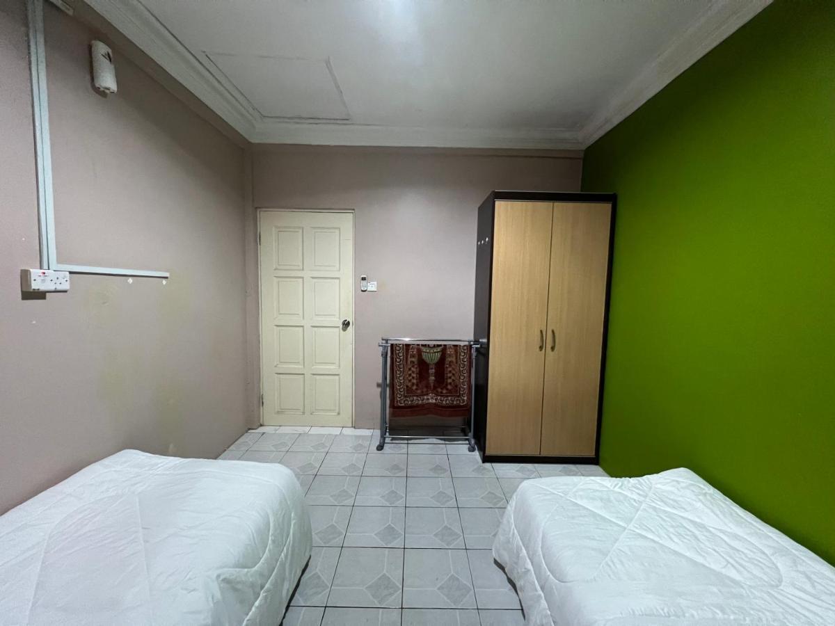 Hanif Homestay Kuching Exterior foto