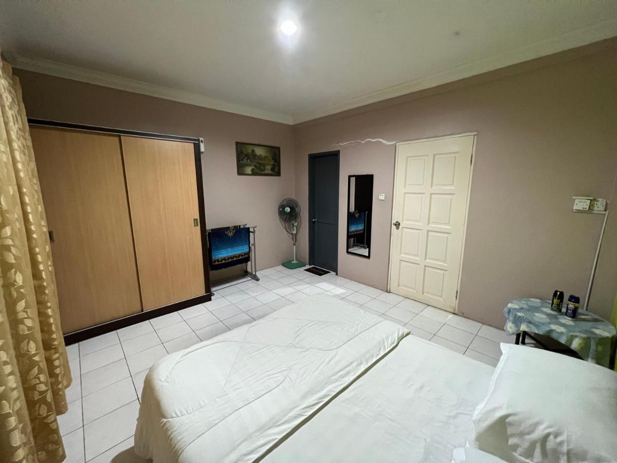 Hanif Homestay Kuching Exterior foto