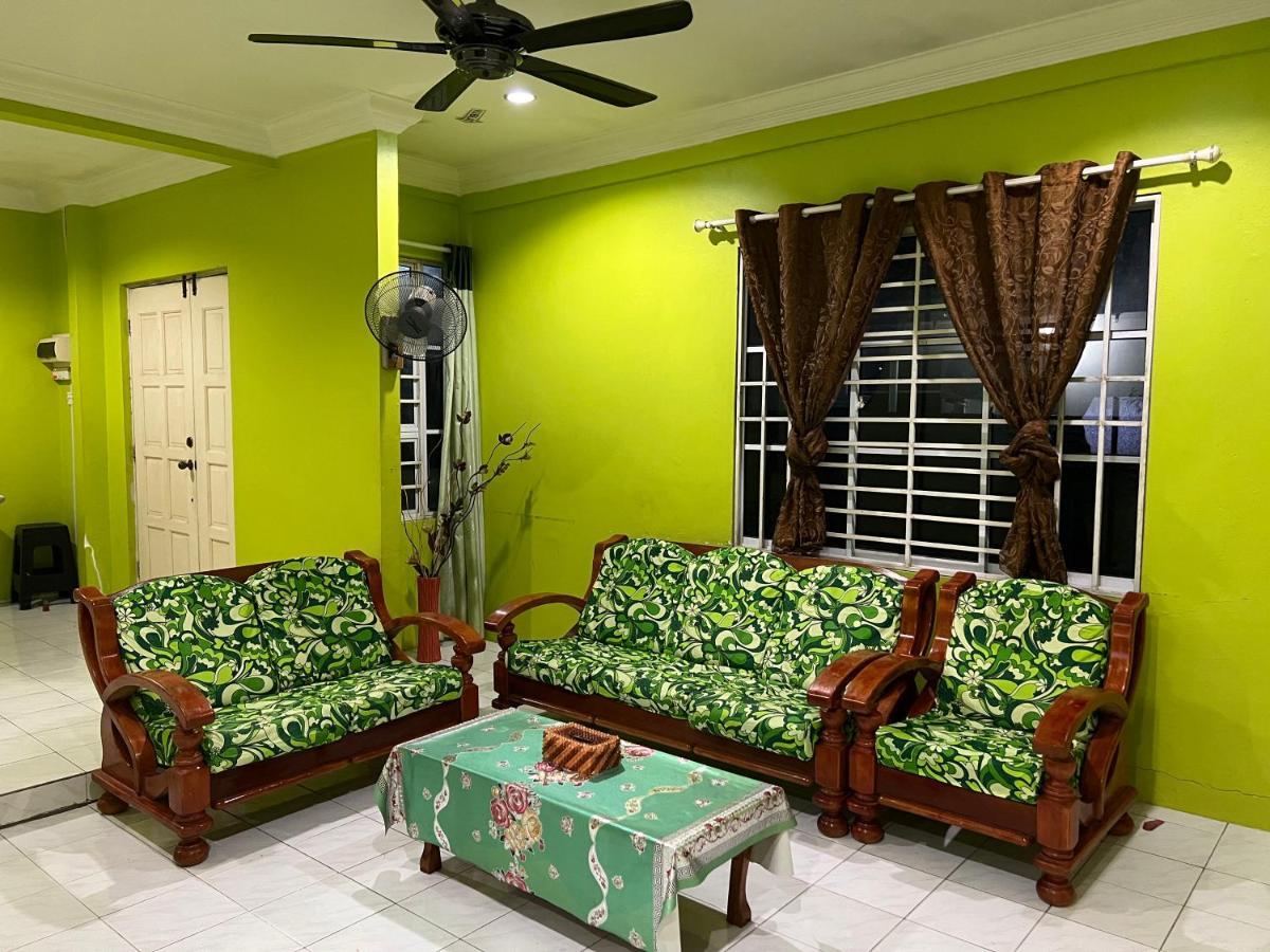 Hanif Homestay Kuching Exterior foto