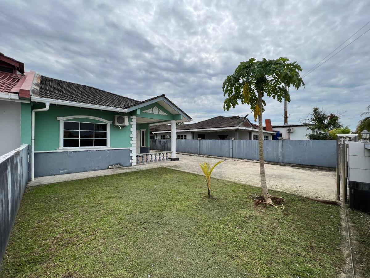 Hanif Homestay Kuching Exterior foto