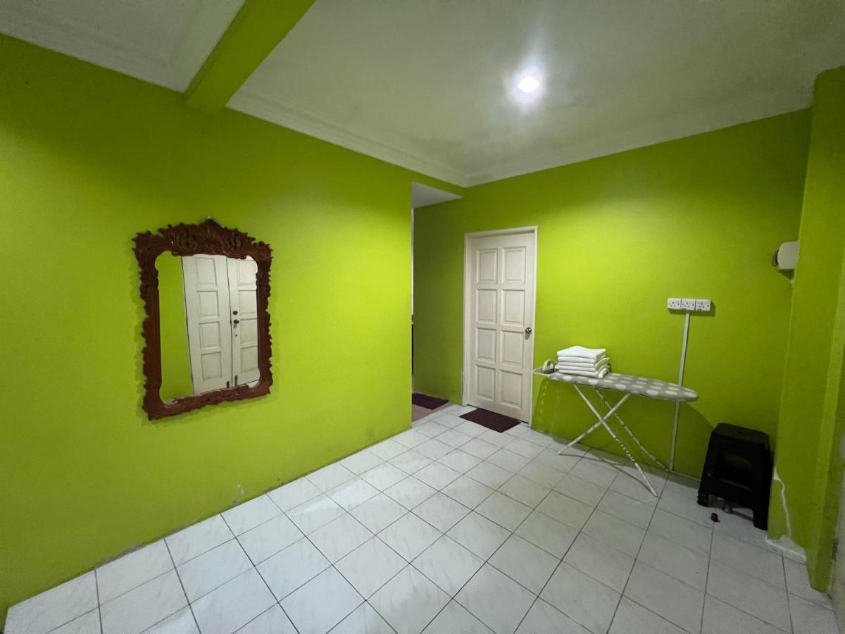 Hanif Homestay Kuching Exterior foto
