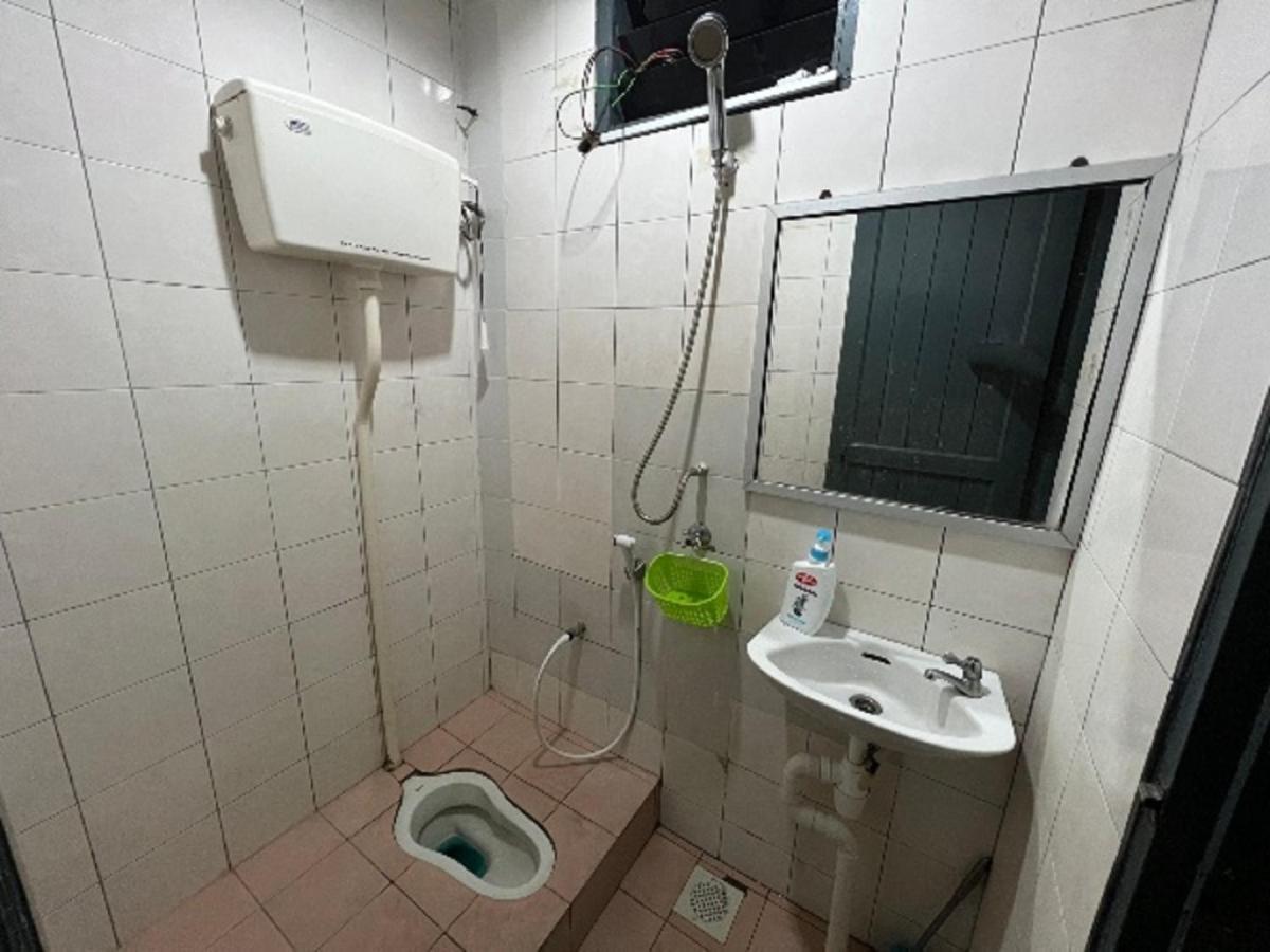 Hanif Homestay Kuching Exterior foto