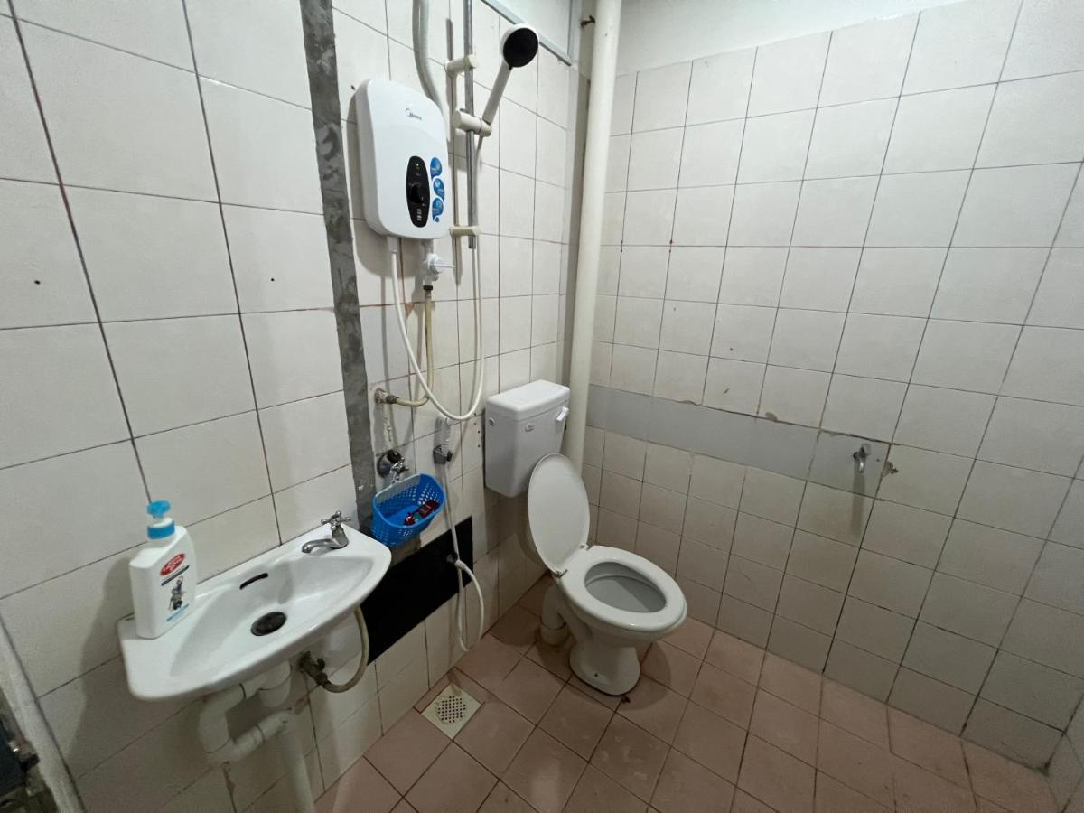 Hanif Homestay Kuching Exterior foto